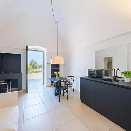 Pati Design - With Private Patio Or Terrace And Swimming Pool Monopoli