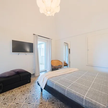 Pati Design - With Private Patio Or Terrace And Swimming Pool Apartment