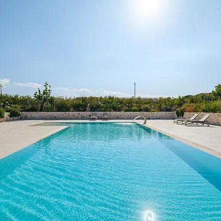 Apartment Pati Design - With Private Patio Or Terrace And Swimming Pool Monopoli