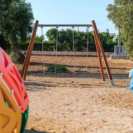 Pati Design - With Private Patio Or Terrace And Swimming Pool Monopoli